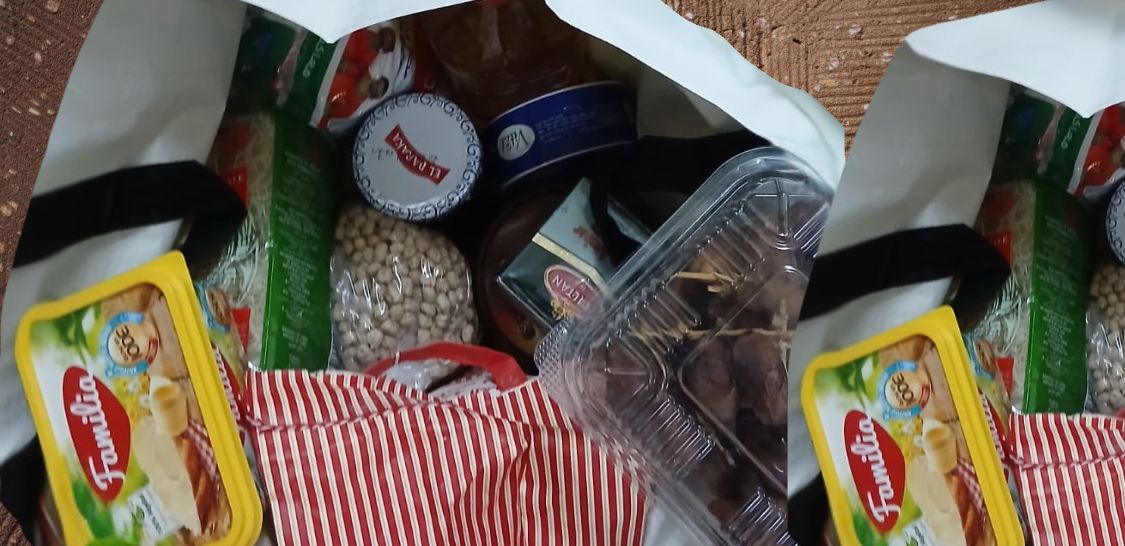 Paniers remplis de denrées alimentaires symbolisant la solidarité de la Communauté Israélite de Tanger