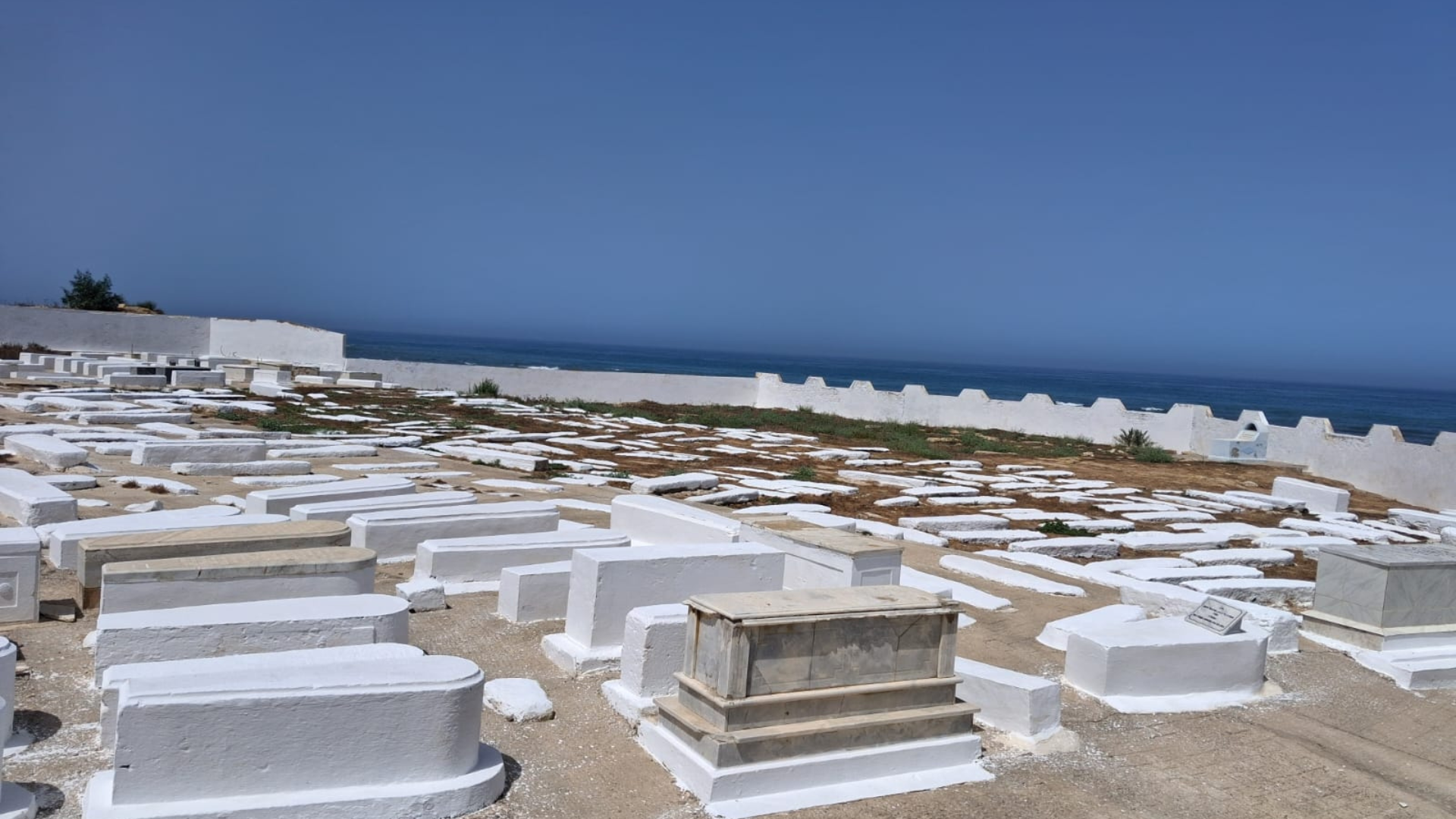 Cimetière juif d'asilah en face de l'Atlantique, entretenu par la municipalité et la Communauté Israélite de Tanger